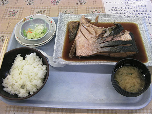 ワラサのカマ煮定食