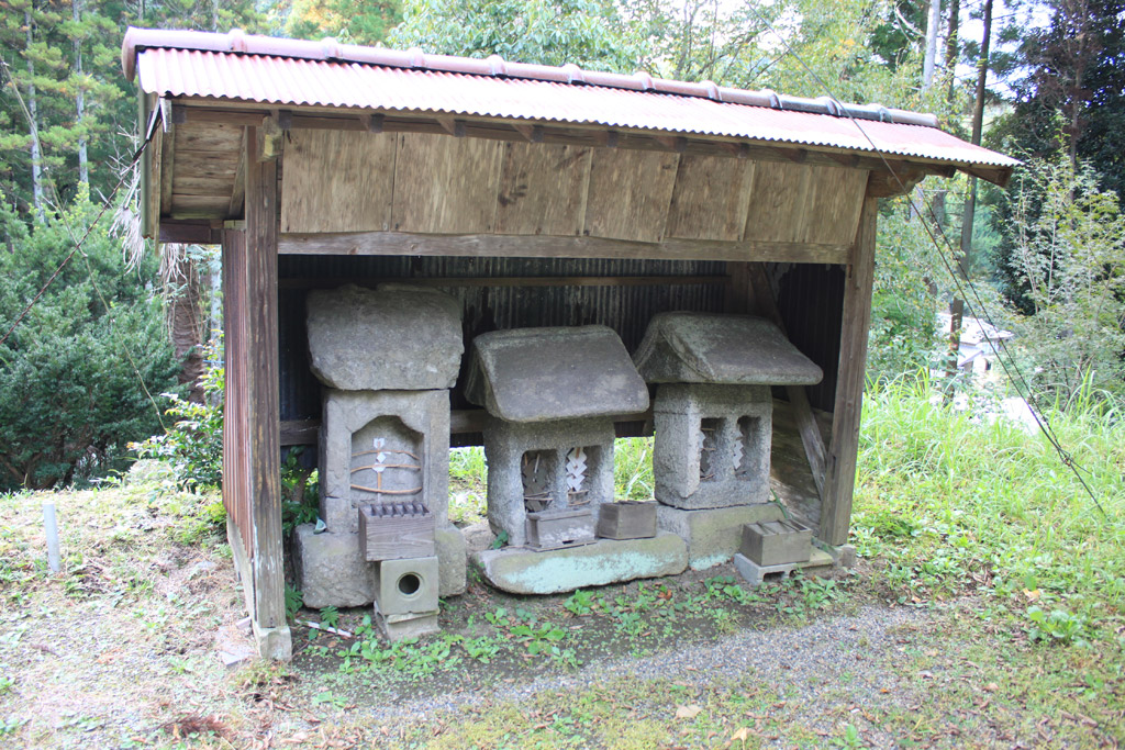 石の祠