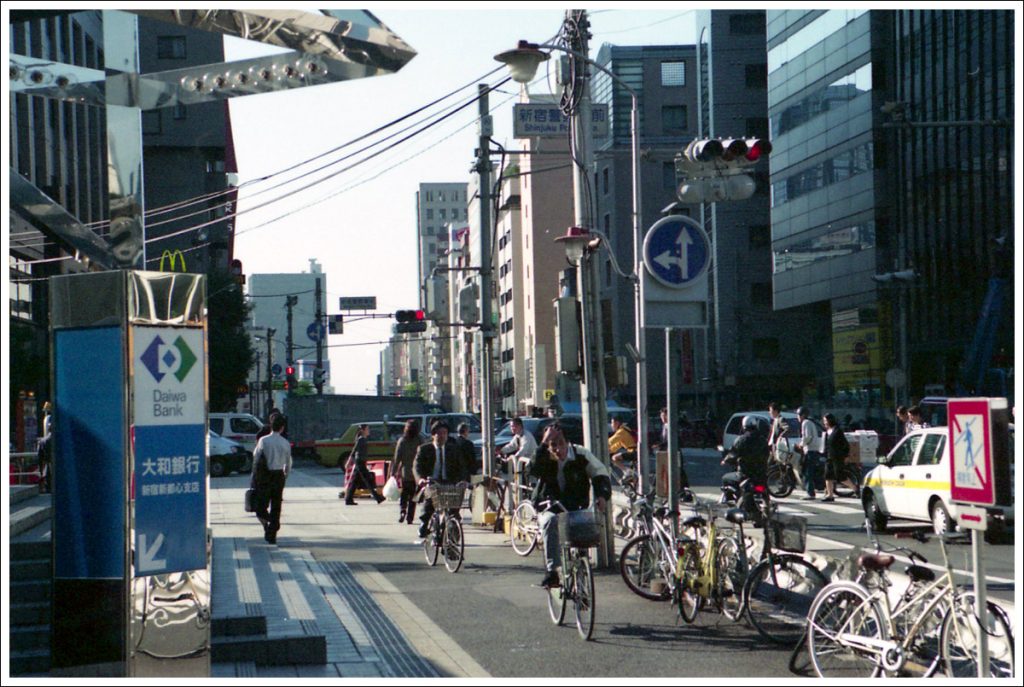 新宿警察署前あたり