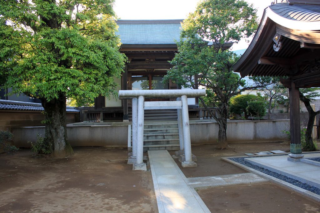 守護神堂　鳥居