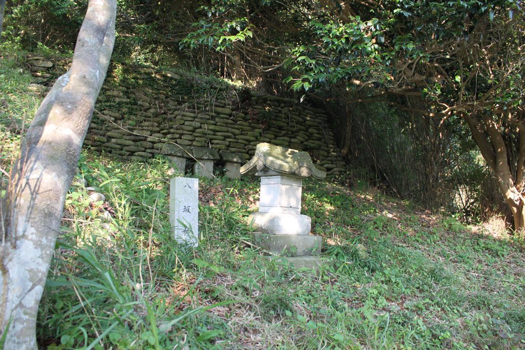 八坂神社と小さな祠