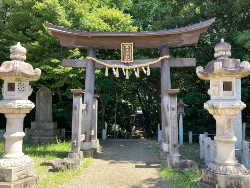 参道前の鳥居